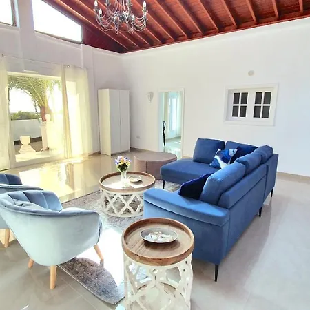 Stunning Sea View With 6 Bedrooms & Heated Pool - Renaissance Villa Playa Blanca (Lanzarote)