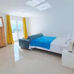 Stunning Sea View With 6 Bedrooms & Heated Pool - Renaissance Вілла *
